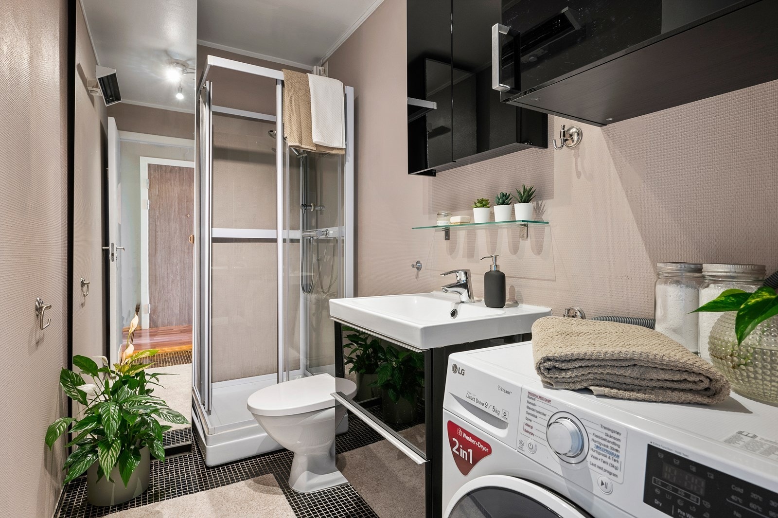 Badet ble oppusset i 2015 - Oppmålt til 4,5 m² Galleribilde