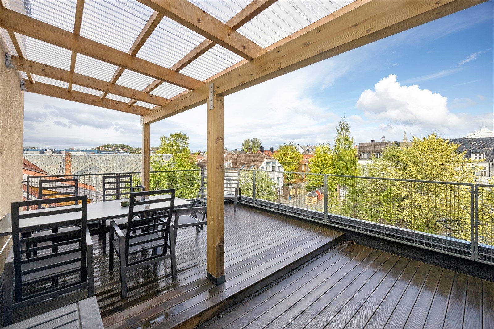 Den felles takterrassen er et flott sted for å nyte utsikten over nærområdet. Galleribilde