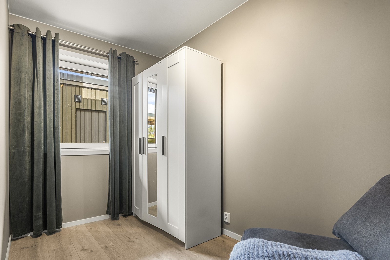 Leiligheten har to soverom, begge med laminatgulv og vannbåren gulvvarme. Galleribilde