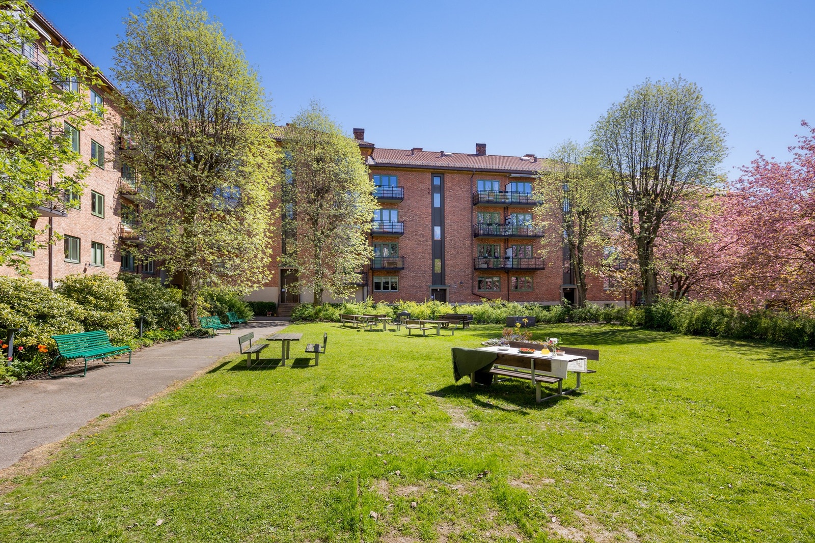 Her bor du i et veletablert aksjelag med idyllisk bakgård. Galleribilde