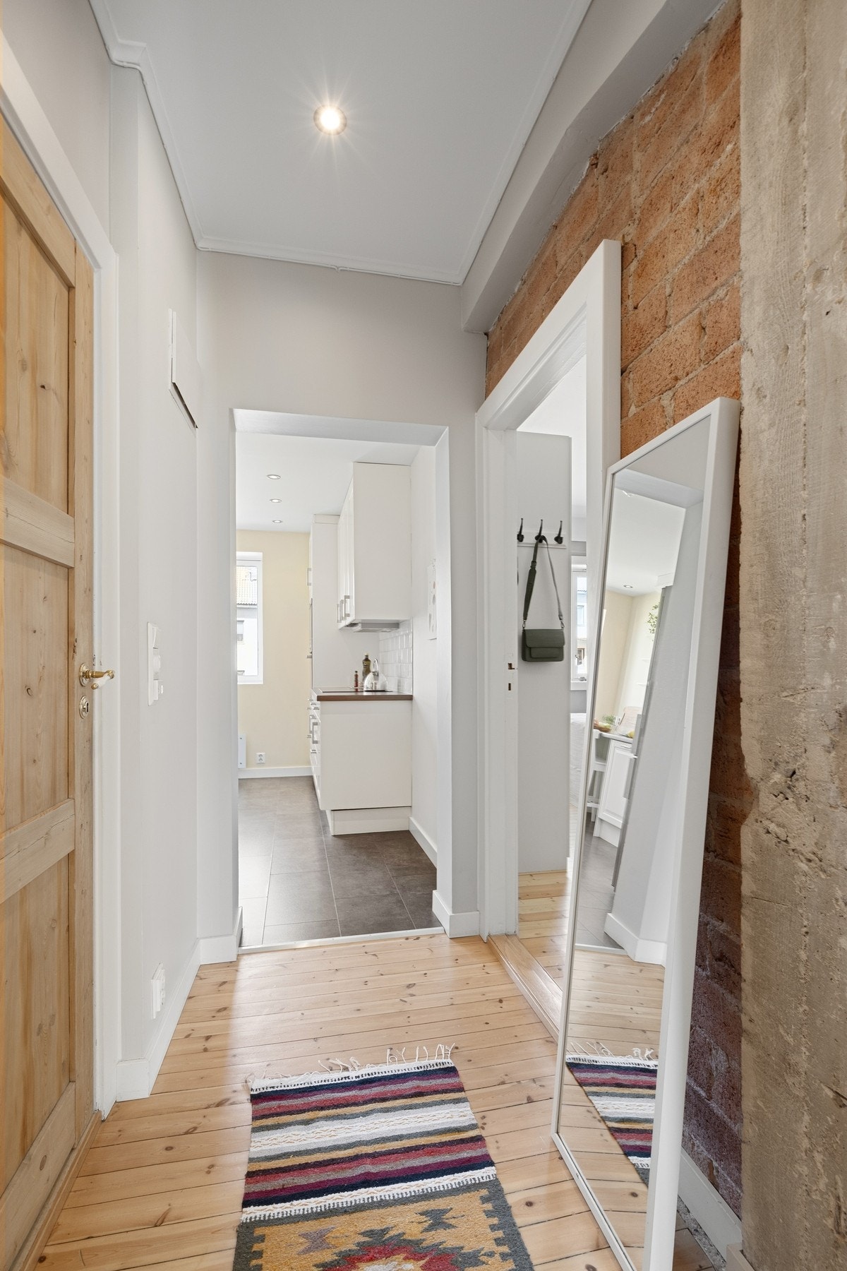 Leiligheten disponerer i tillegg en loftsbod og kjellerbod. Galleribilde