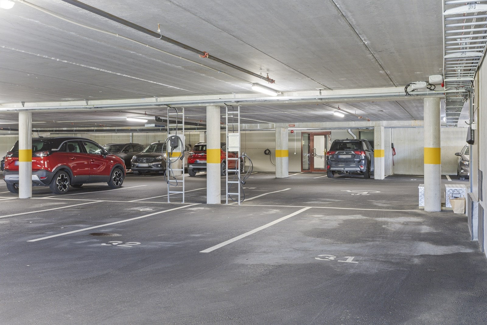 Fast plass i fellesgarasje. Galleribilde