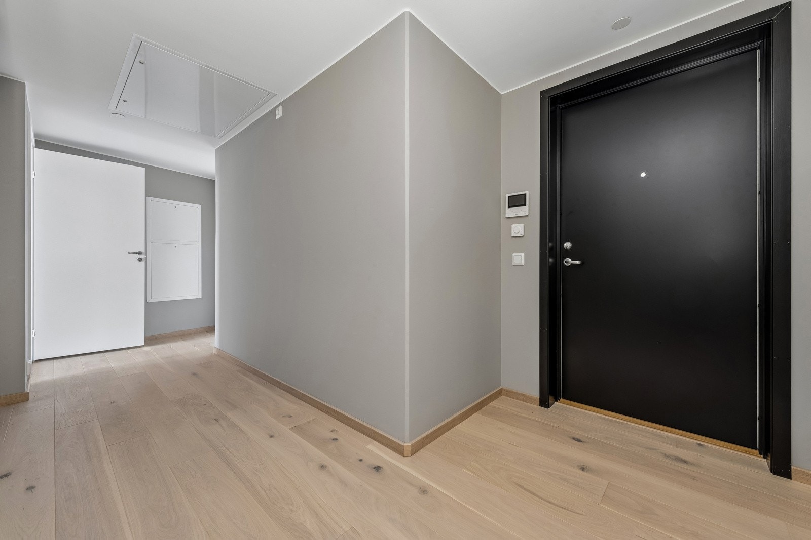Entreén er et hyggelig rom å ønske venner og familie velkommen. Det er heis direkte til etasjen, trappefri adkomet. Galleribilde