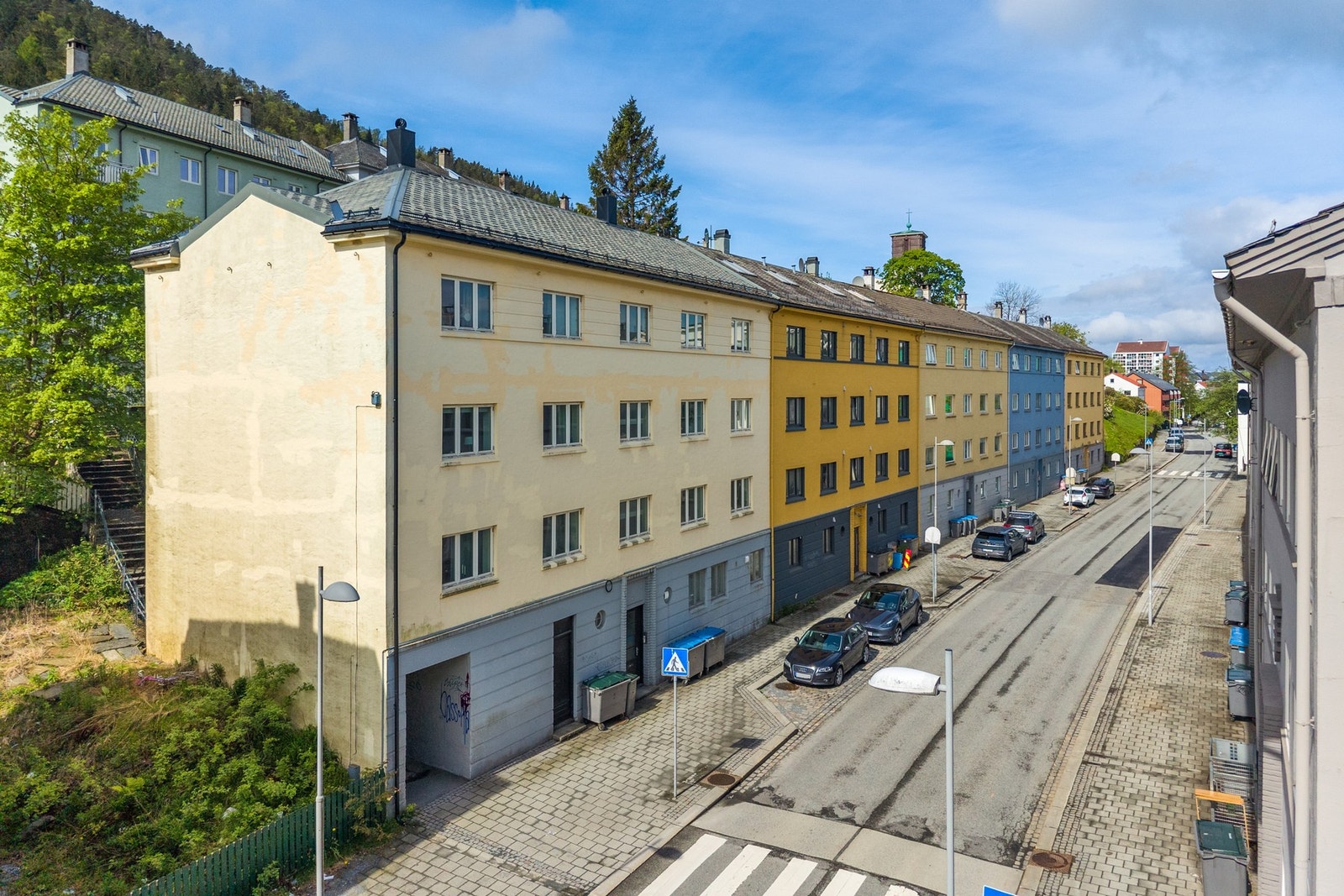 - Leiligheten ligger meget sentralt på Damsgård og har nærhet til alt du trenger i hverdagen - Galleribilde