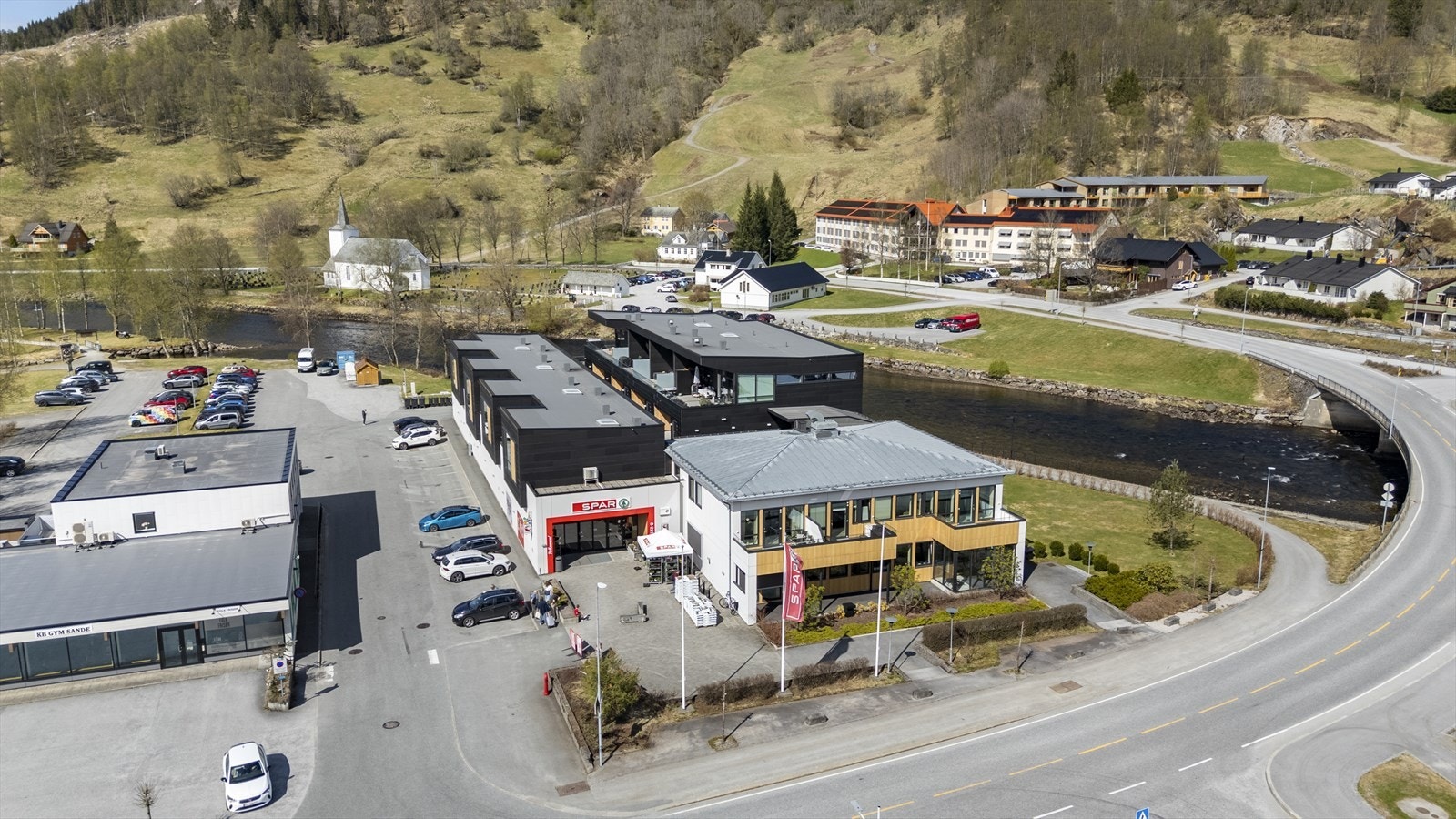 - Leiligheten har en fin beliggenhet sentralt på Sande med kort vei til daglige fasiliteter - Galleribilde