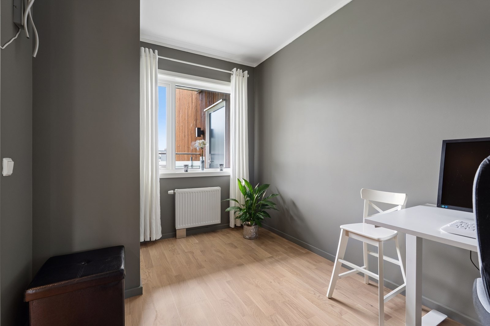 Det andre soverommet er et fleksibelt rom som egner seg godt som barnerom, gjesterom eller kontor. Galleribilde