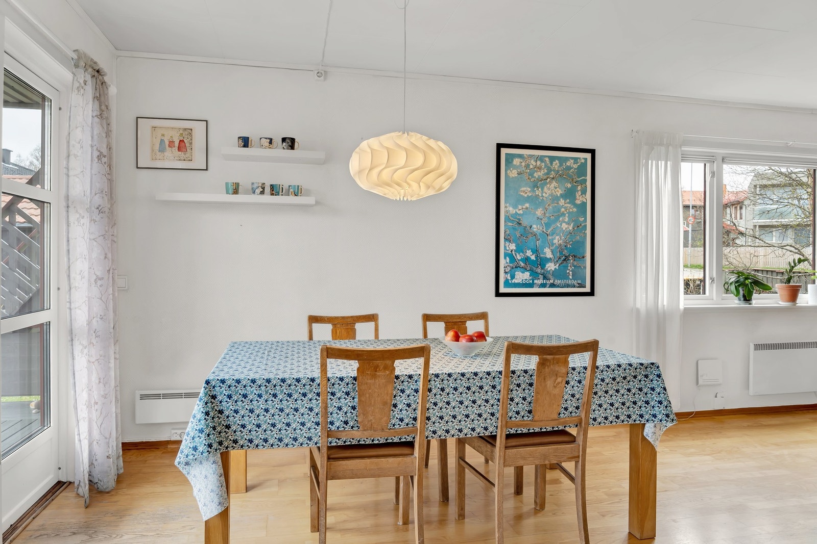 God plass til spisegruppe. Galleribilde