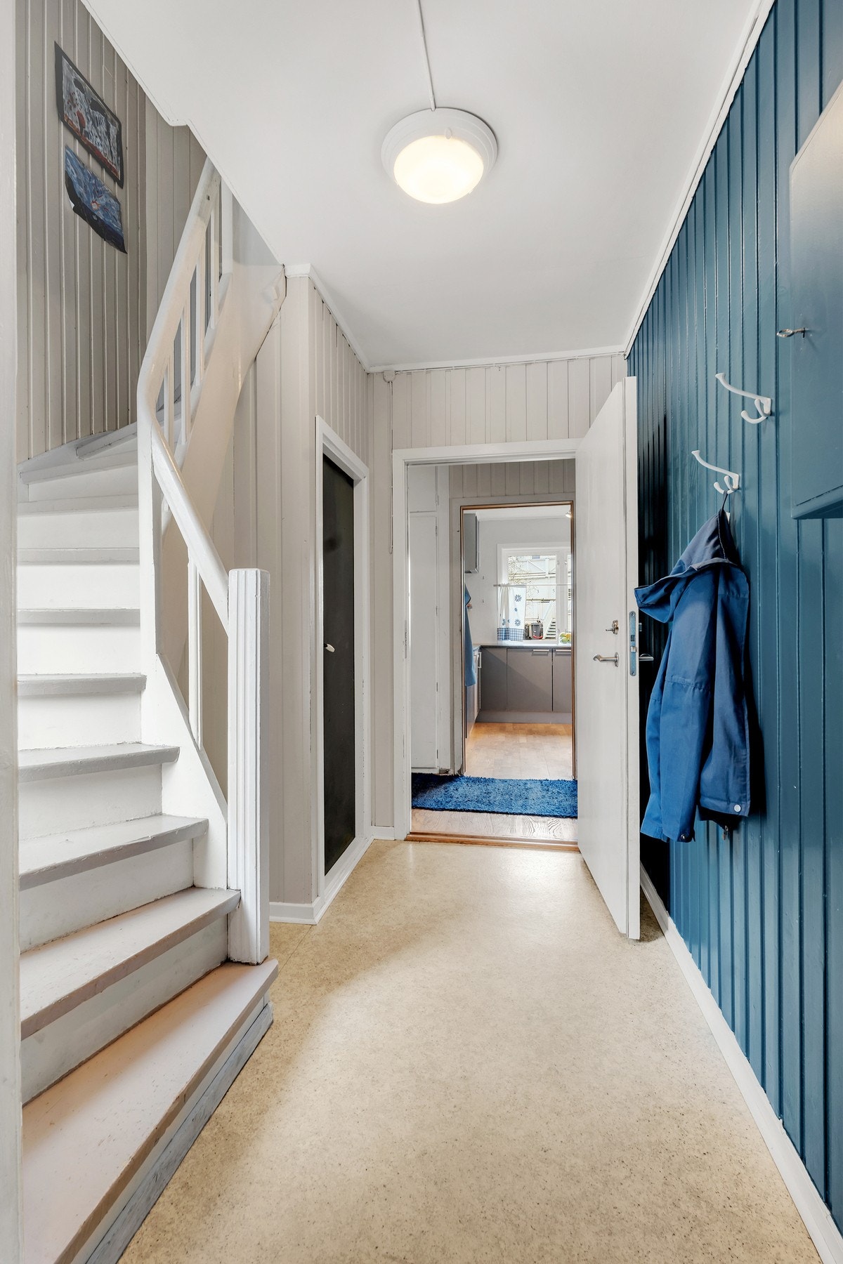 Felles gang og inngangsparti til boligen. Galleribilde