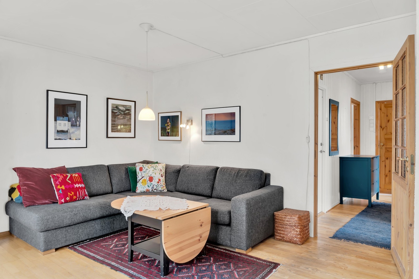 Stue og gang. Galleribilde