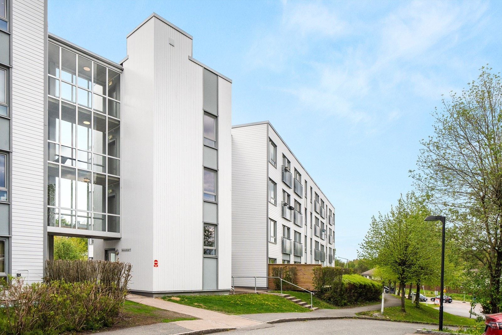 Varmtvann, grunnleie kabel-TV og internett er inkludert i felleskostnadene. Galleribilde