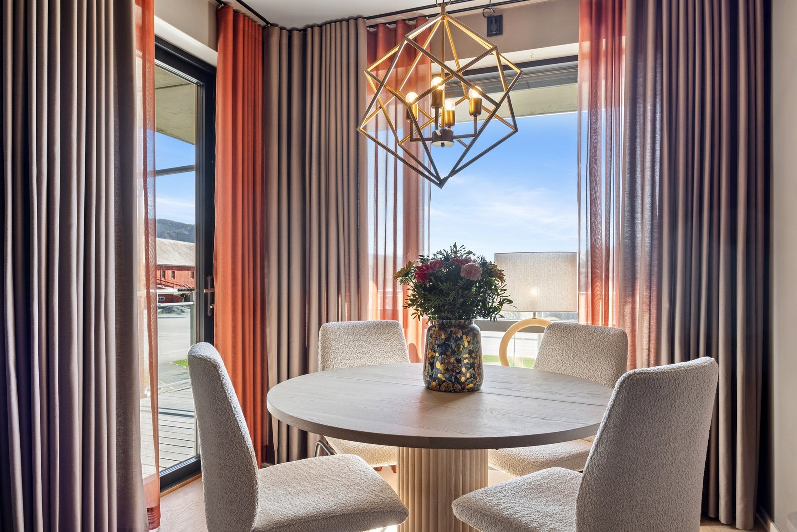 Fin plass for en spisegruppe Galleribilde