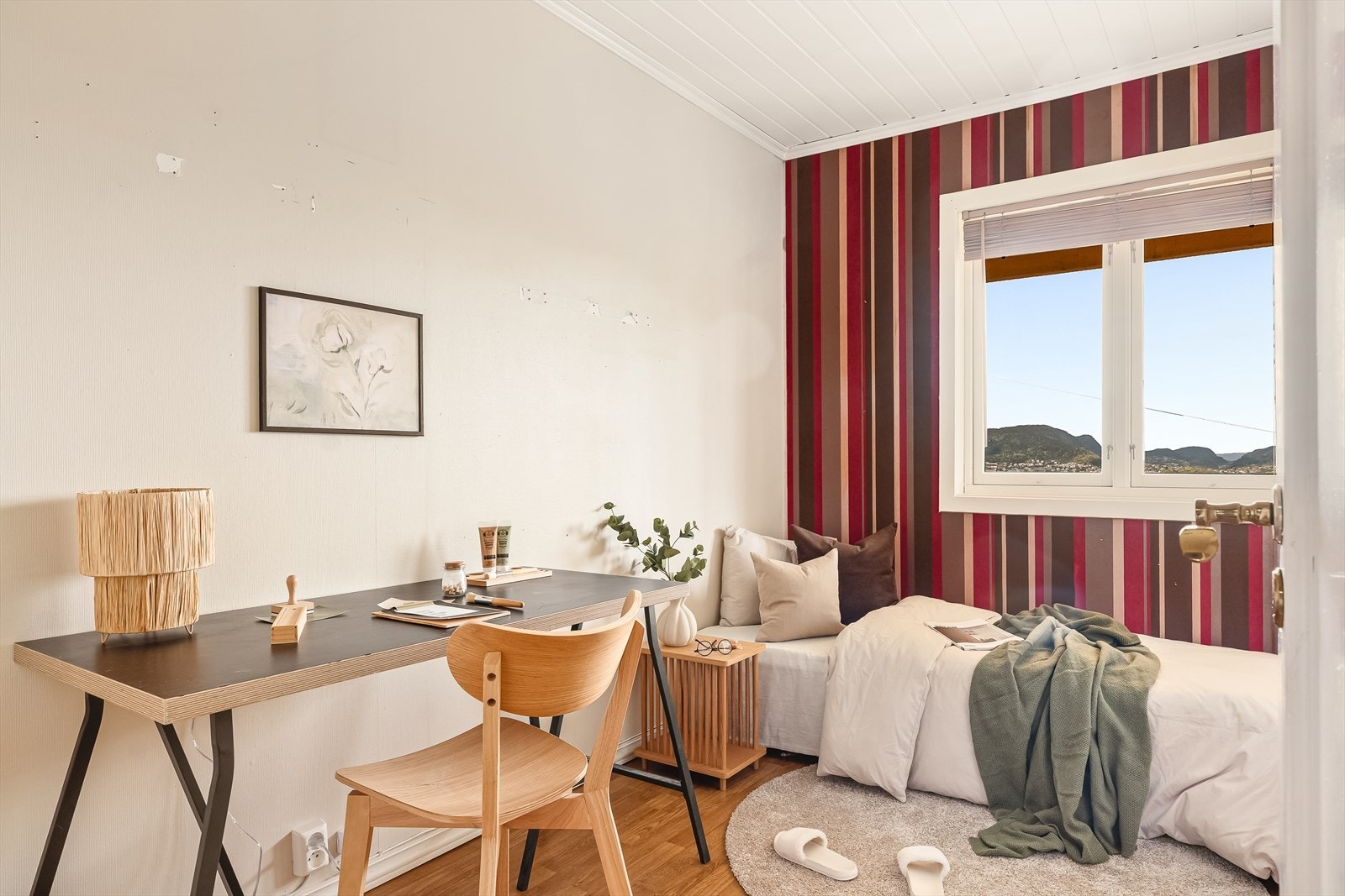 De to øvrige soverommene er hhv. 7,9 og 6,4 m². Galleribilde