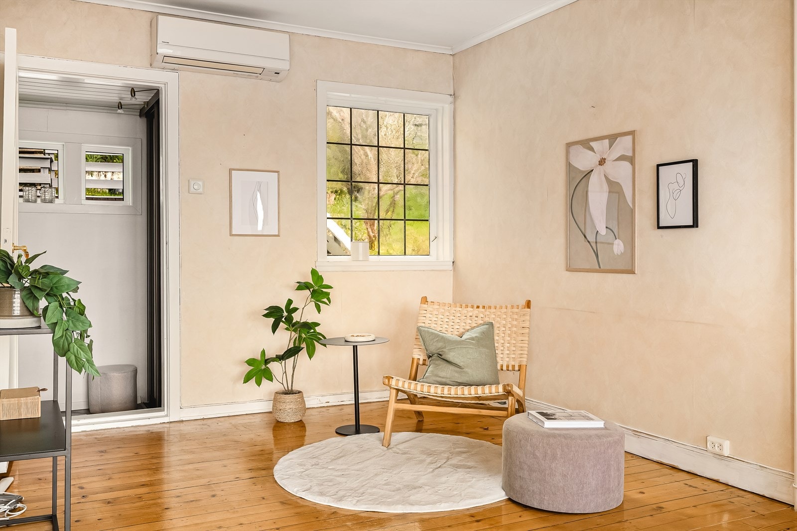 På bakside av huset ble kledning skiftet, det ble lagt ny isolasjon og de fleste vinduer skiftet i 2014. Galleribilde