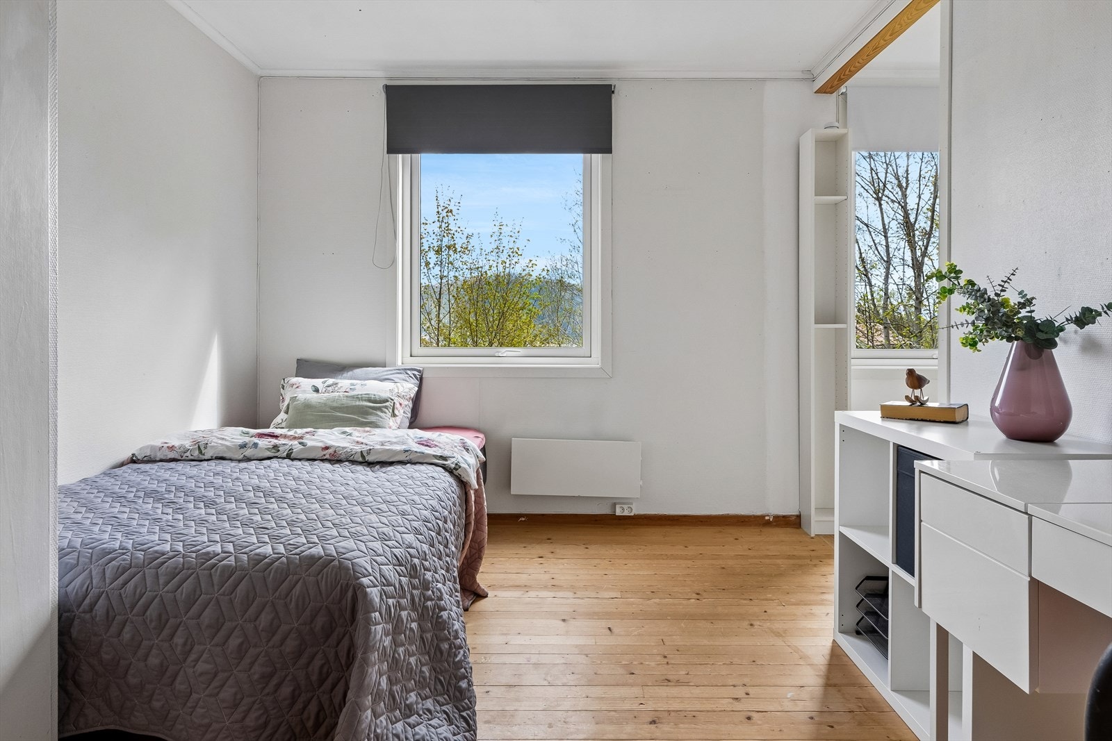 Soverom 1 ( deler av vegg er fjernet slik at to rom har blitt et. Rommet har fortsatt 2 dører) Galleribilde