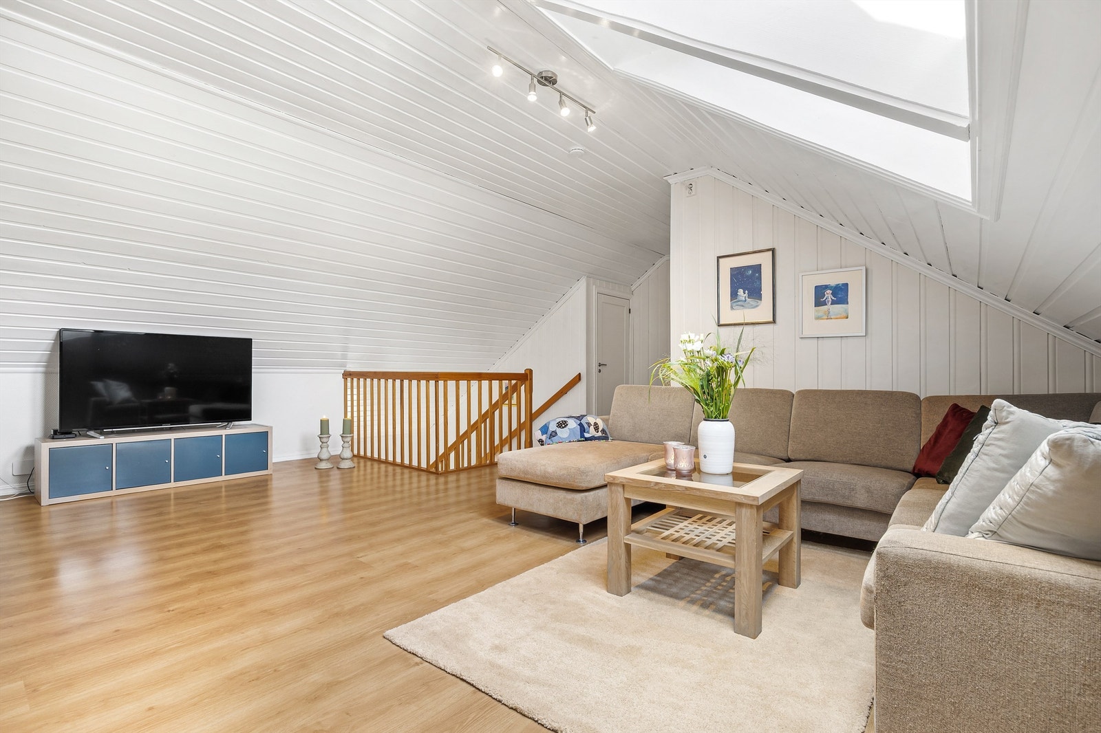 Loftstuen passer som tv-stue eller lekeareal. Galleribilde