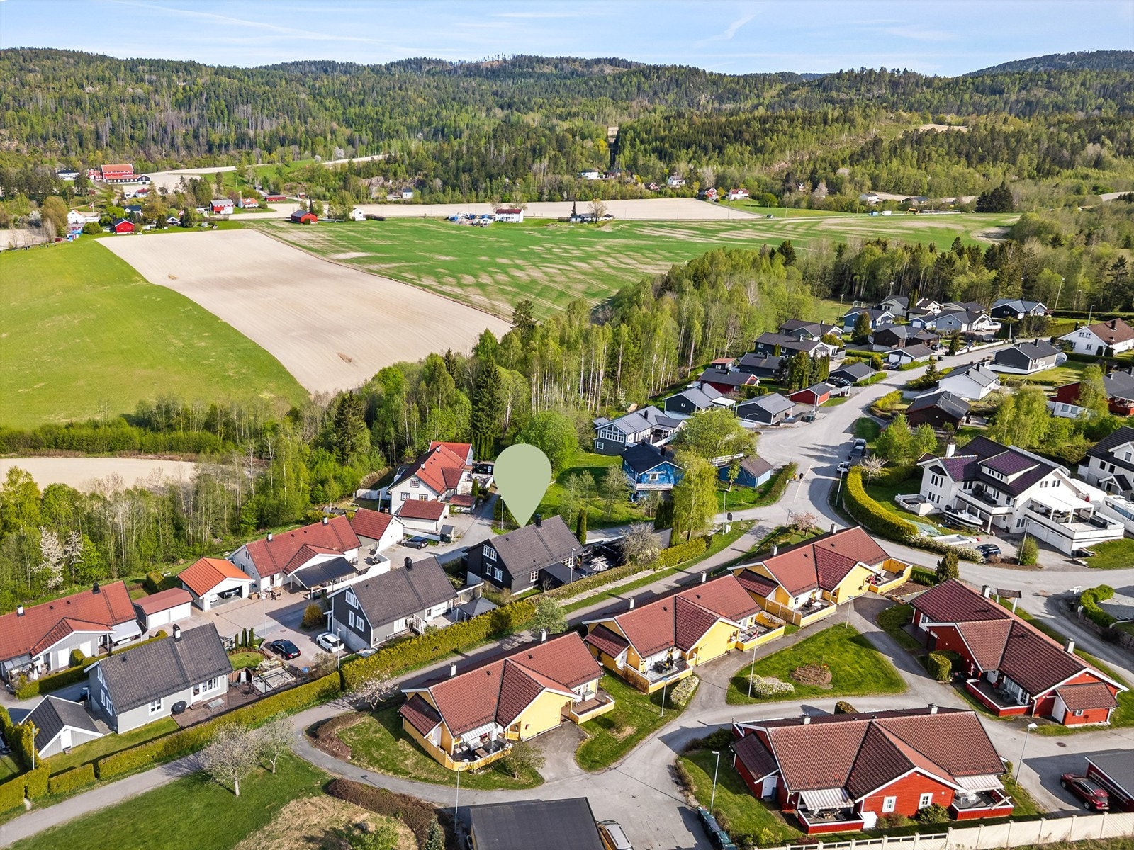 Beliggende i blindvei uten gjennomgangstrafikk, generelt lite trafikk Galleribilde