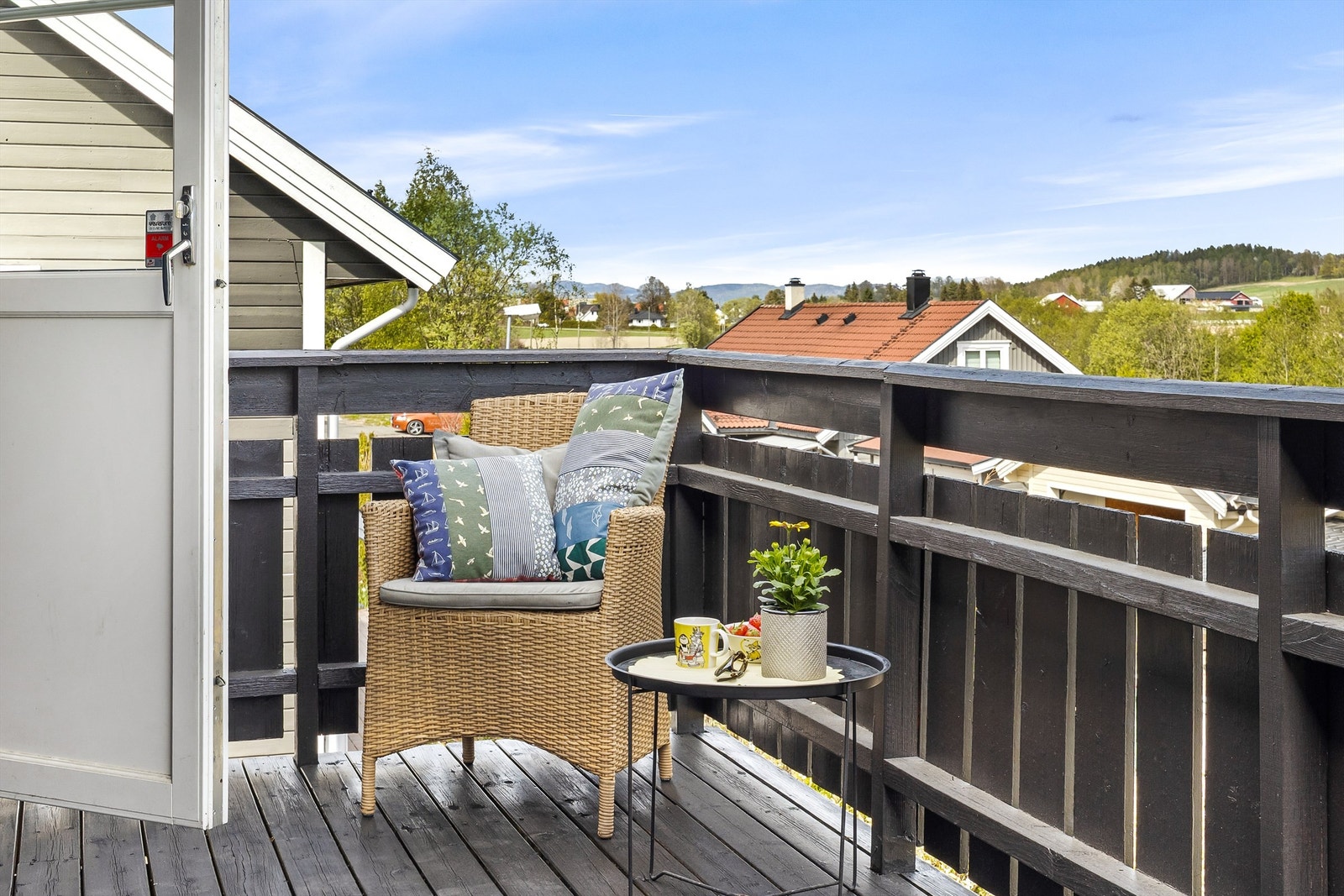 En liten, usjenert krok på terrassen med adkomst fra soverommet i 1. etasje. Galleribilde