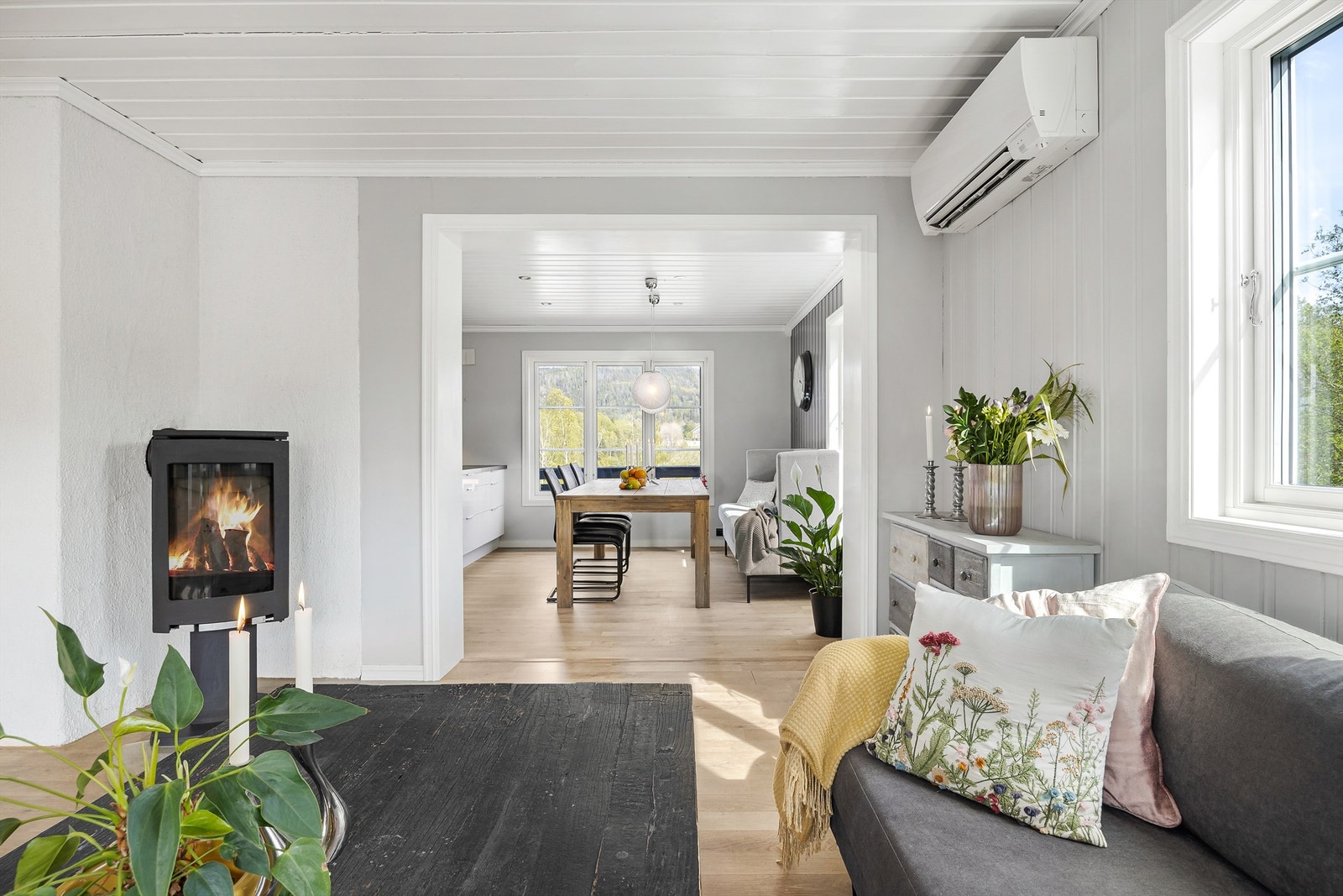 Oppvarming med en effektiv luft-til-luft-varmepumpe. Galleribilde