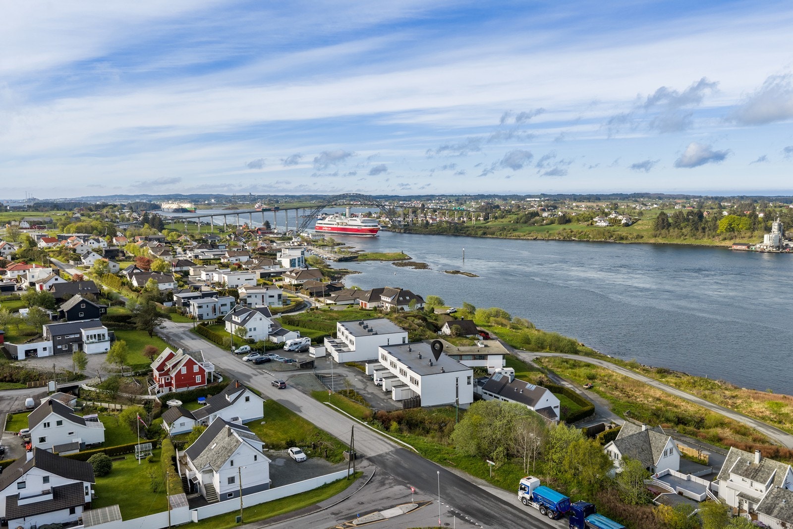 Ettertraktet beliggenhet på solsiden av Karmsundet! Galleribilde