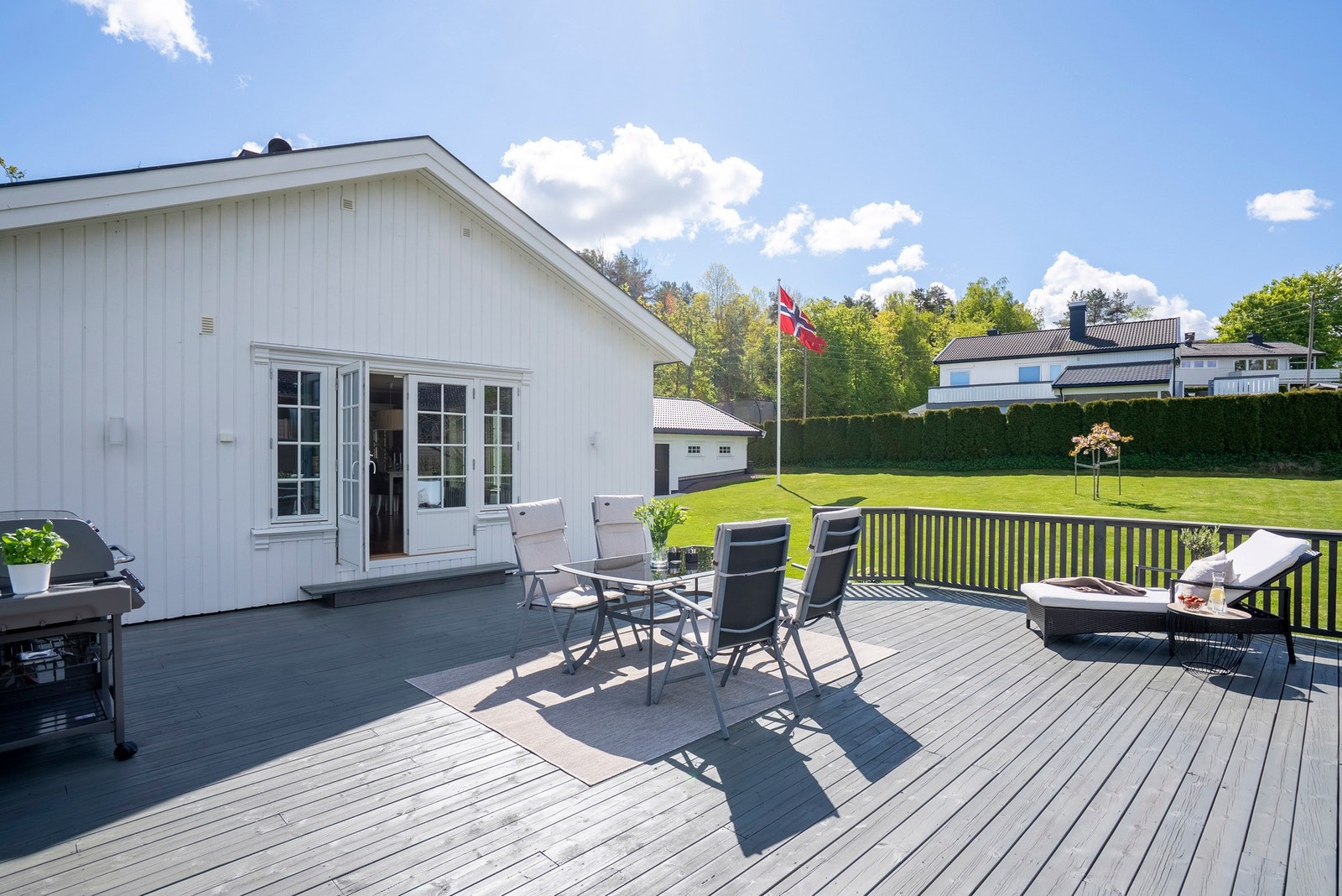 Fra stuen har du utgang til terrasse på ca. 55 kvm Galleribilde