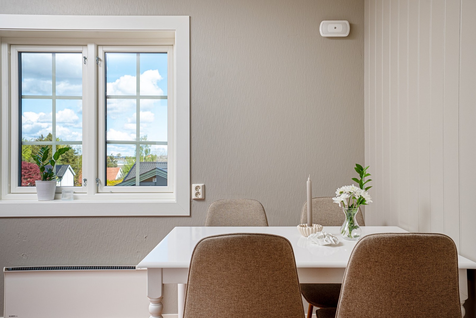 Hyggelig frokostplass Galleribilde