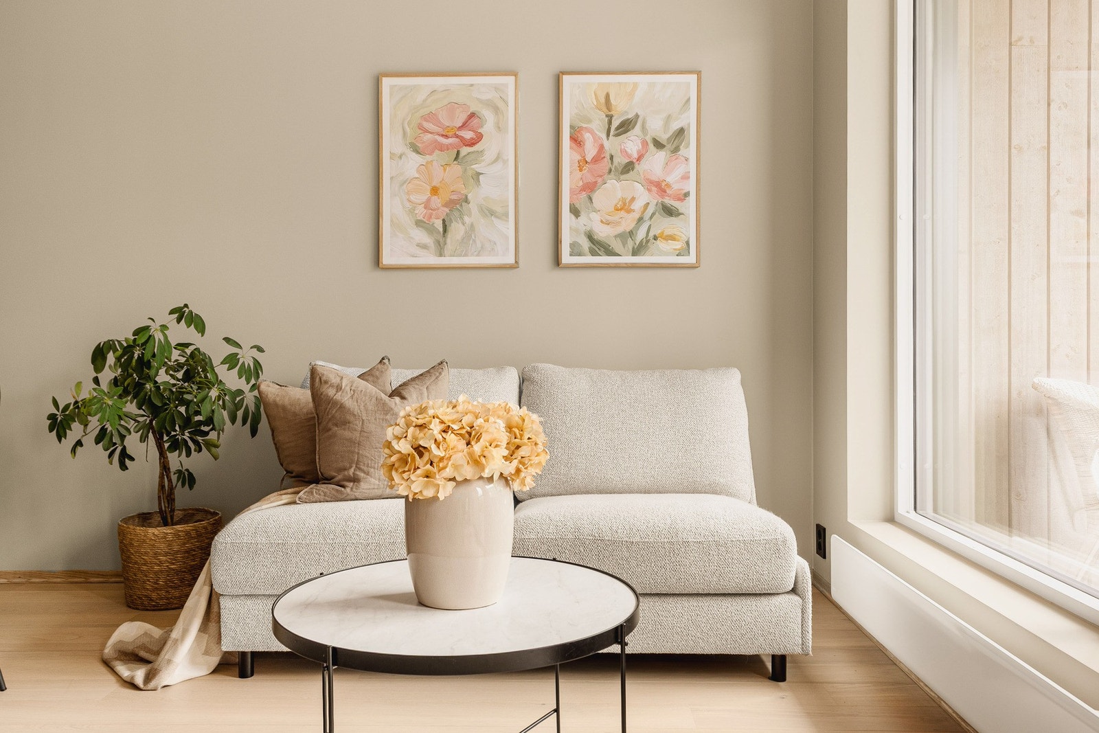 Leiligheten har en god planløsning med utgang fra stuen til balkong av god størrelse! Galleribilde
