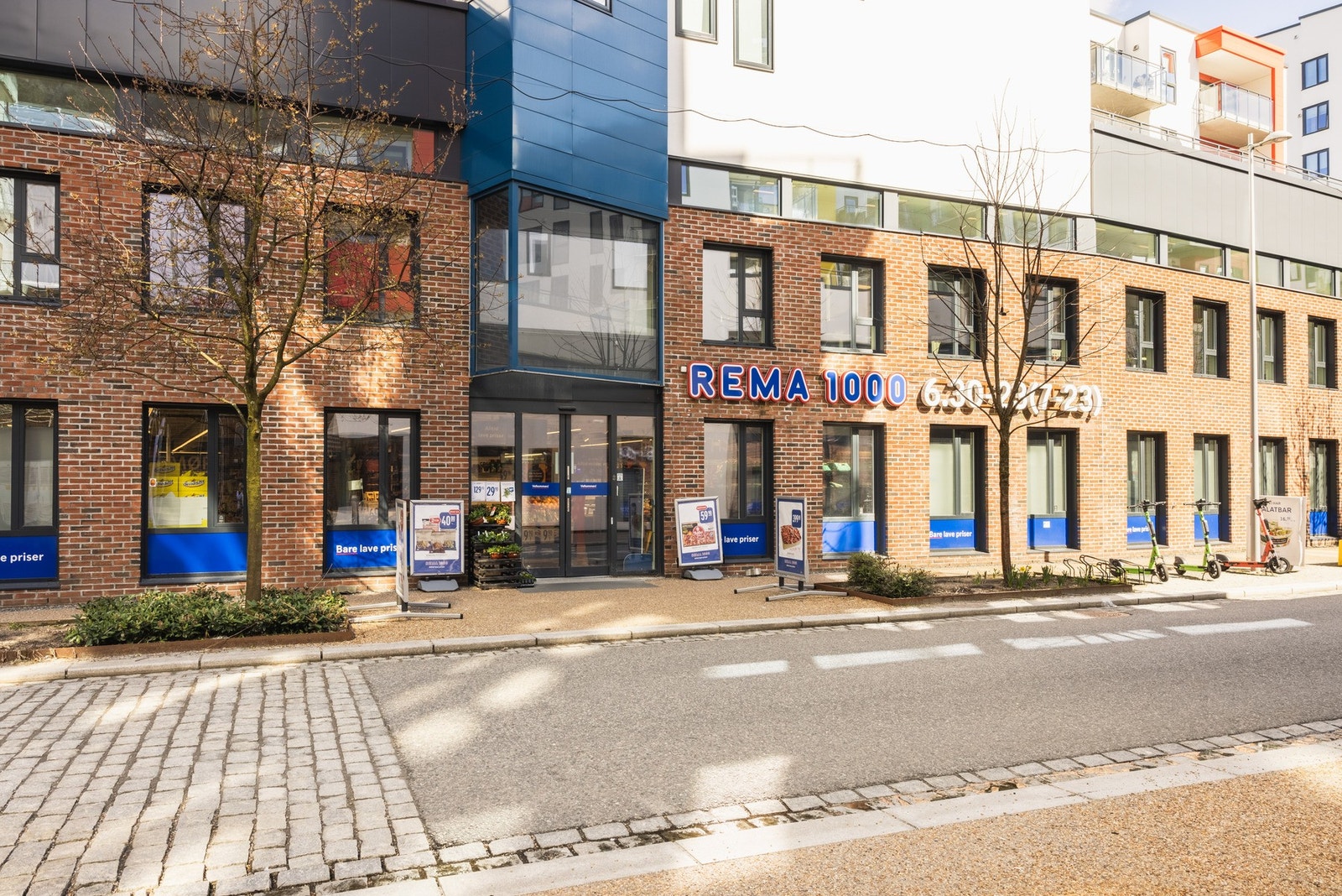 Dagligvarebutikker ligger et steinkast unna Galleribilde
