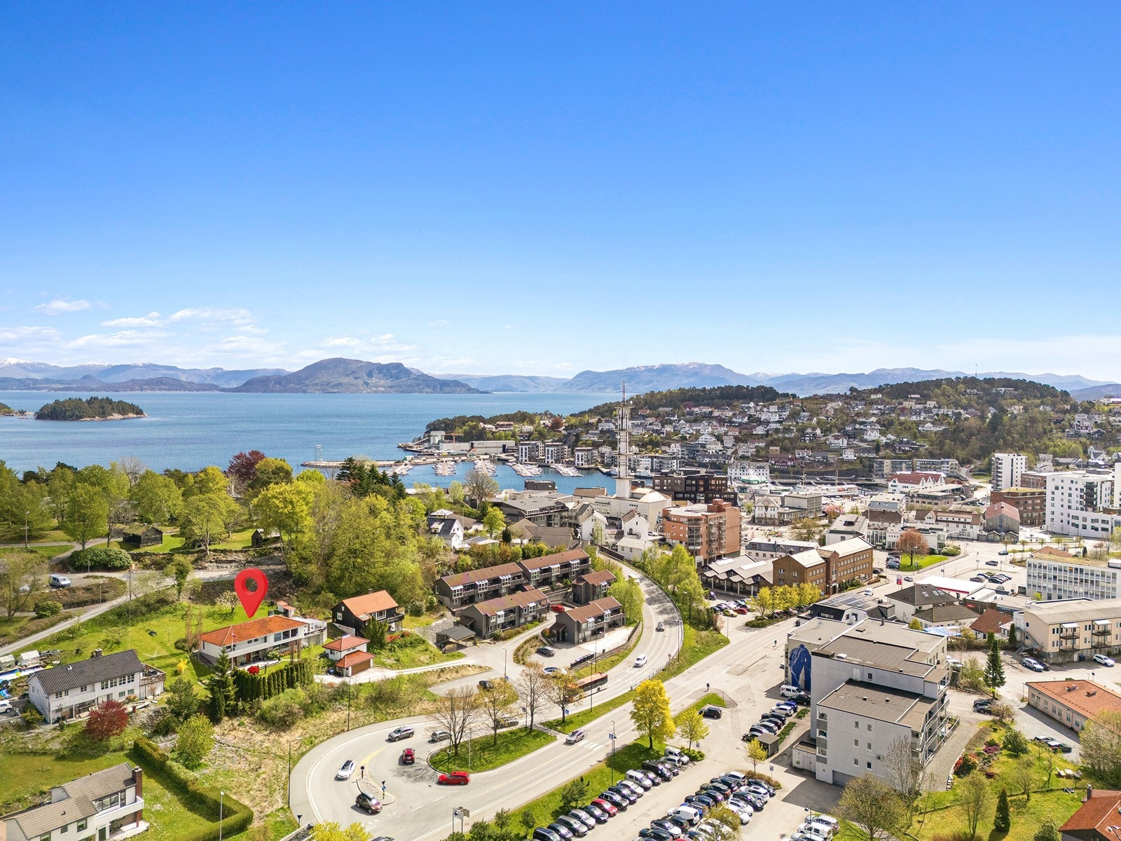 Bygningen er oppført i 1973, men er betydelig renovert fra 2009 og frem til i dag. Galleribilde