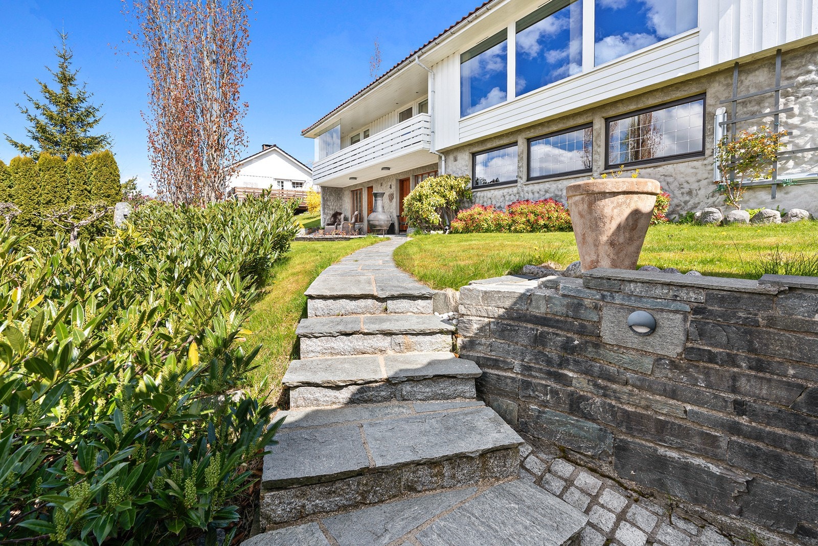 Intern tilkomst fra trimrom i garasje til huset Galleribilde