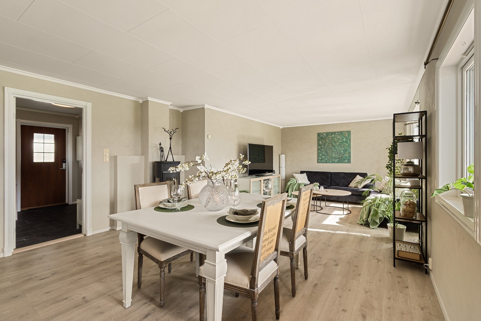 Her er det god plass til å samle familie og venner rundt spisebordet. Galleribilde