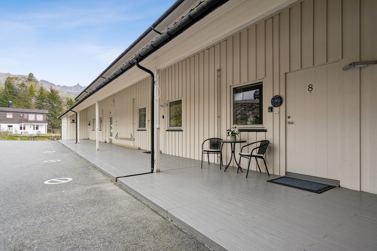 Her bor du midt i Svolvær sentrum, med gangavstand til alt byen har å by på. Galleribilde