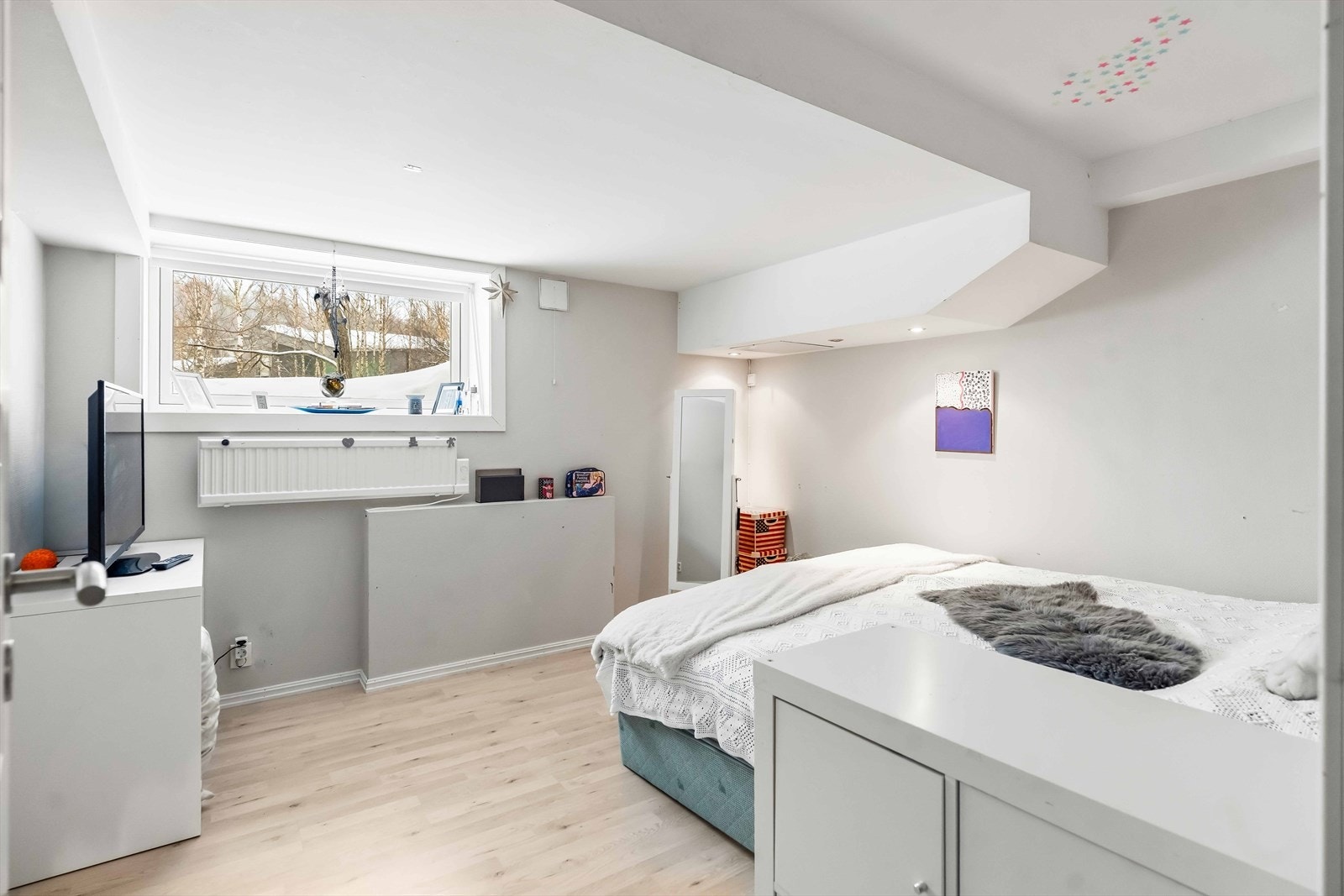Hovedsoverommet har plass til dobbeltseng og tilknytning til bod og walk-in-closet. Galleribilde
