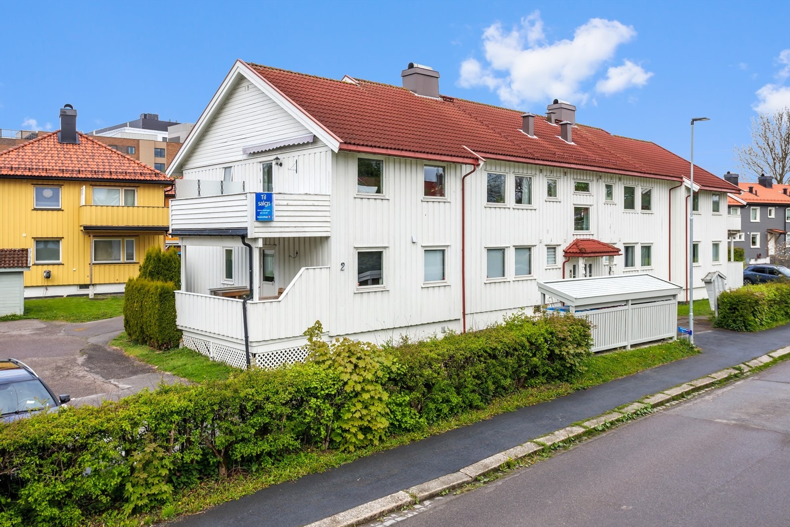 Pen 2-roms leilighet i 2.etasje med balkong, vedovn og parkering. Sentralt på Heimdal. Galleribilde