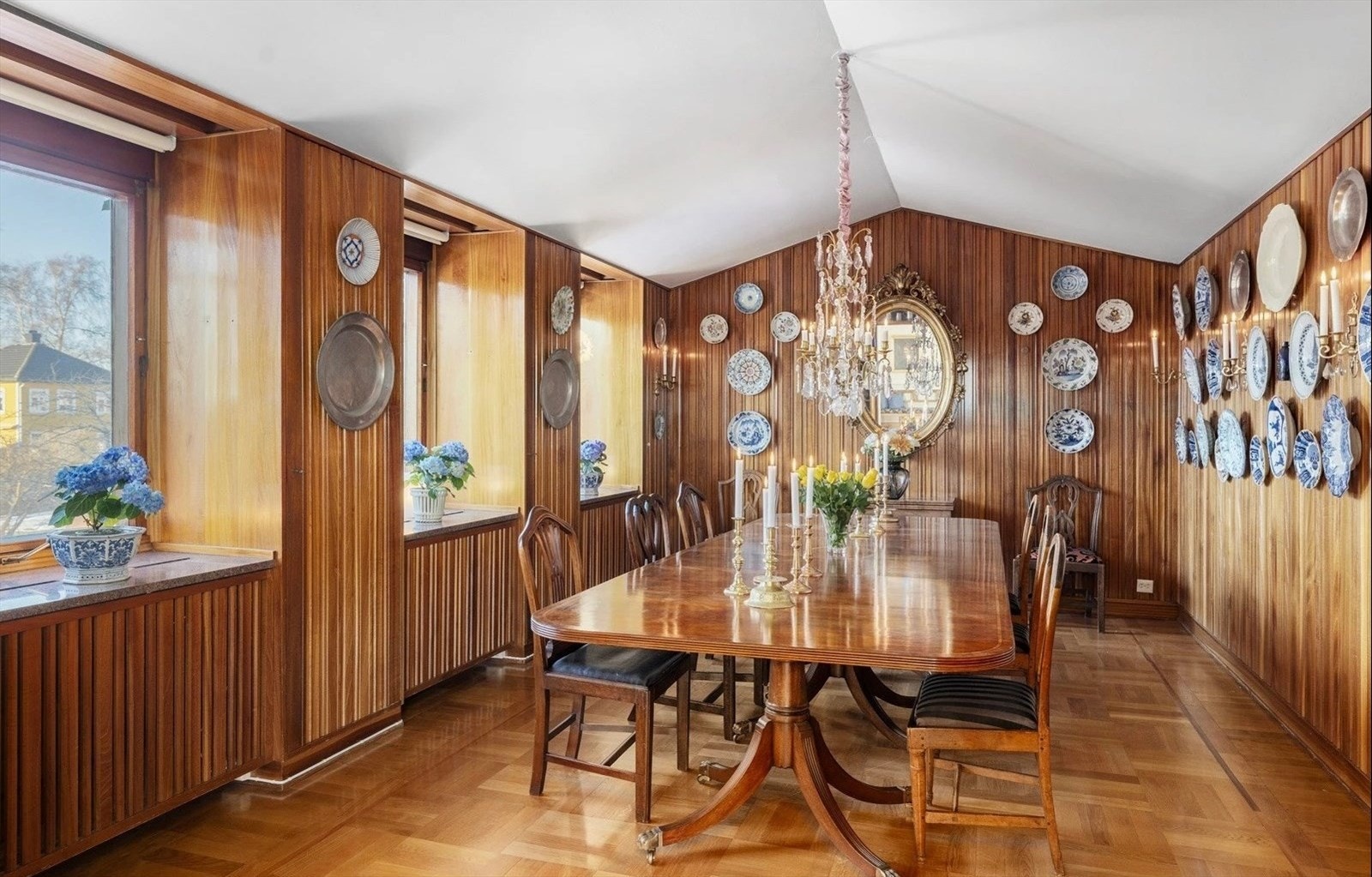 Her er det god plass til et stort spisebord for hele familien og gjester. Galleribilde