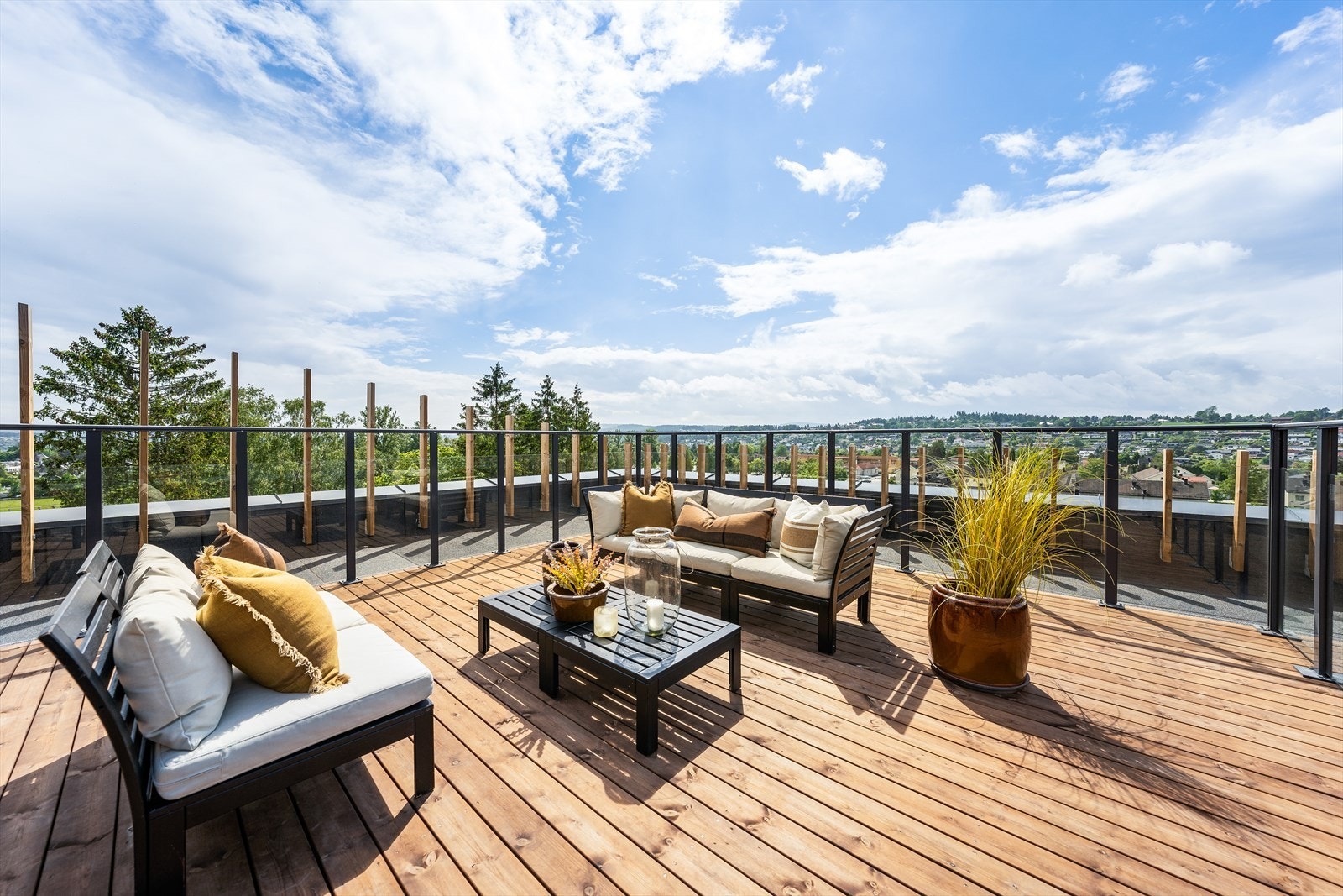 Den private takterrassen på hele 60 kvadratmeter er en sjelden kvalitet. Galleribilde
