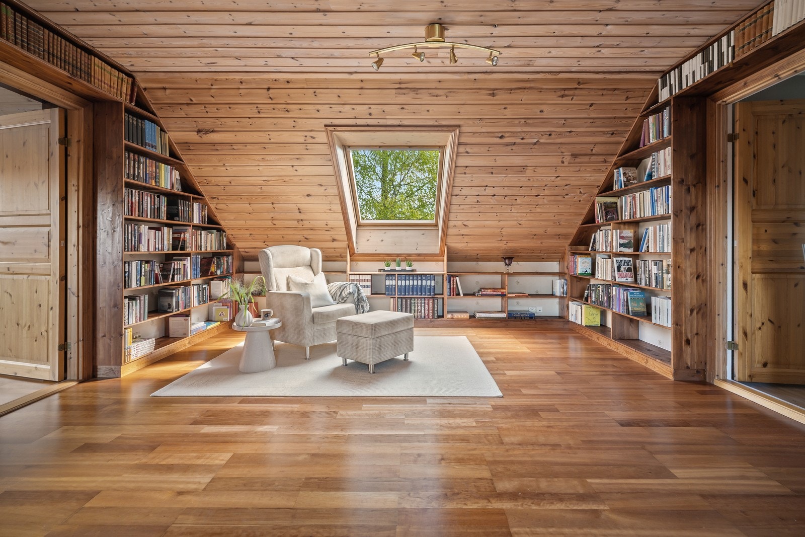 Et Velux takvindu gir godt med lys til loftstuen. Galleribilde