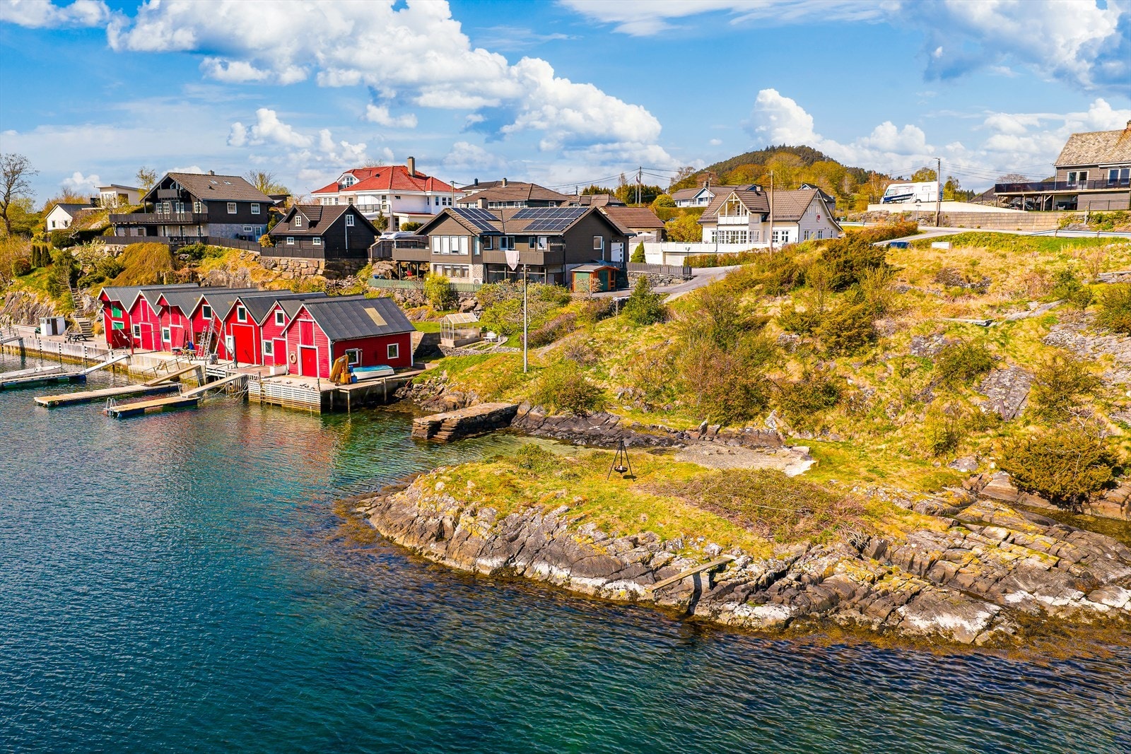 Med boligen følger også ideell andel til felles strandlinje! Galleribilde