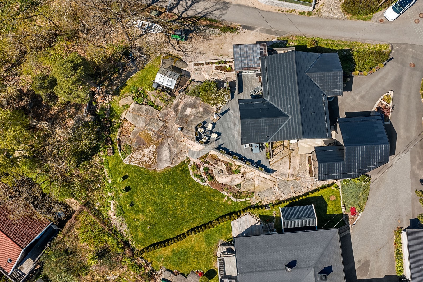 Oversiktsbilde som viser byggningenes plassering på tomten. Galleribilde
