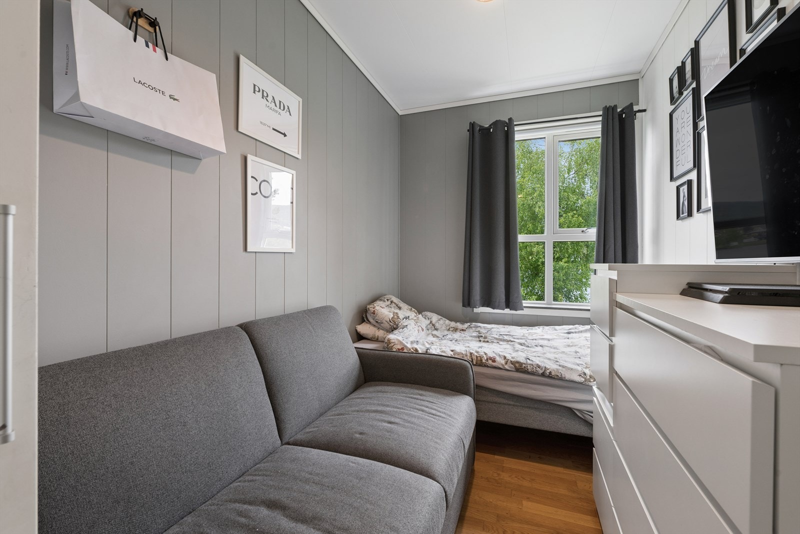 Det andre soverommet egner seg godt som barnerom eller gjesterom. Galleribilde
