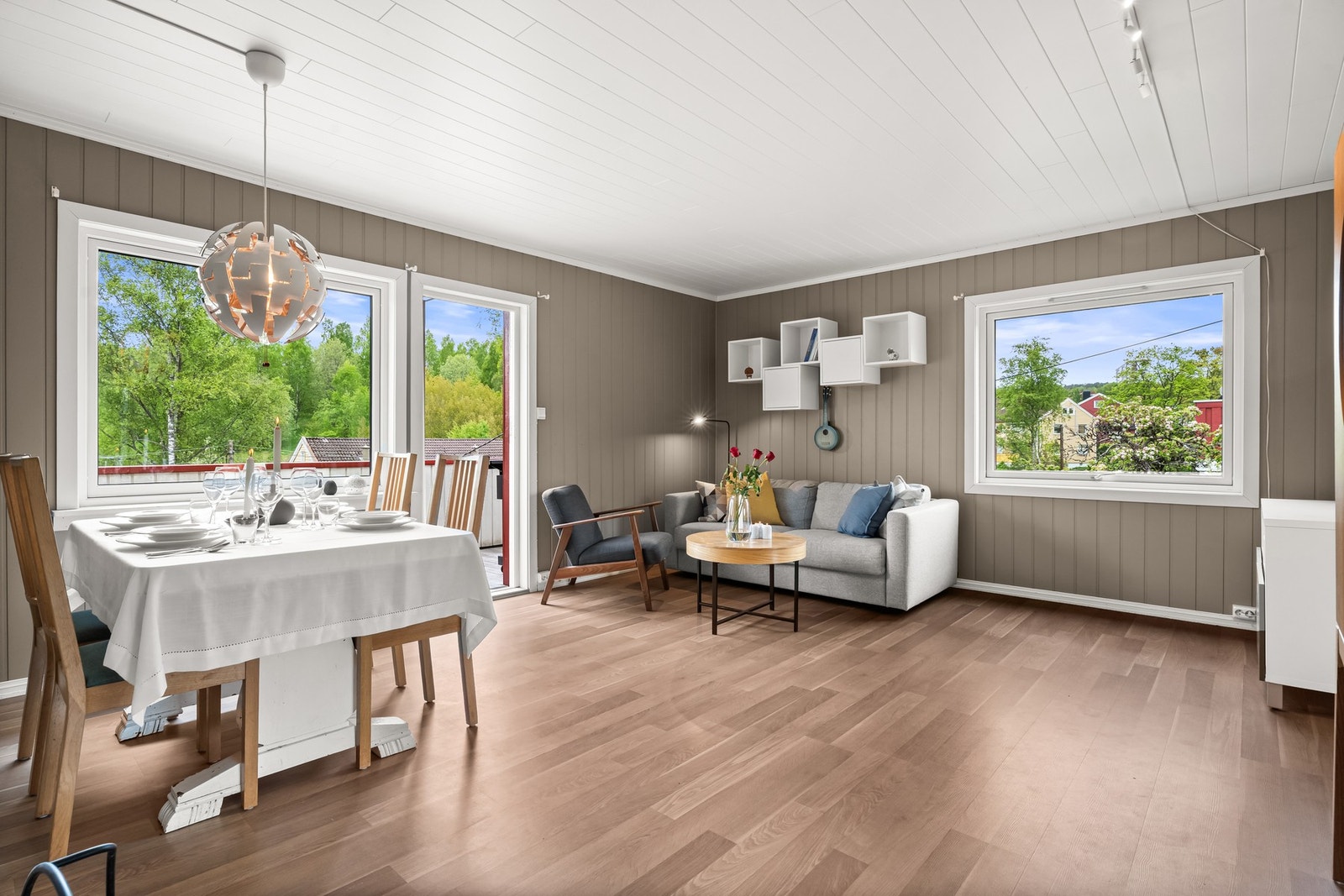 Beliggenheten på enden sørger for vinduer i flere himmelretninger. Dette gir godt med lysinnslipp året rundt. Galleribilde