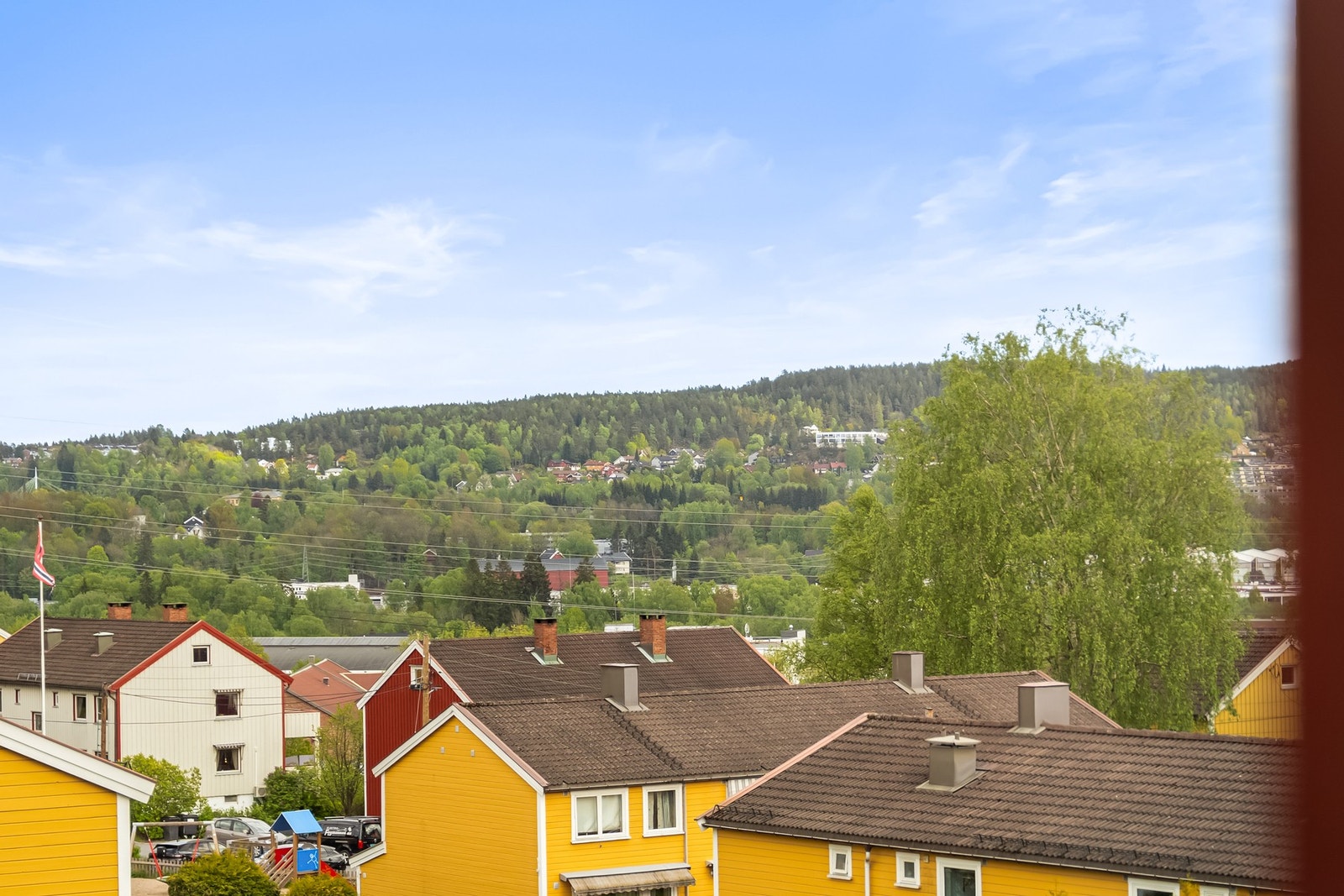 Naturskjønt, idyllisk og rolig utsyn. Her sitter du i usjenerte omgivelser. Galleribilde