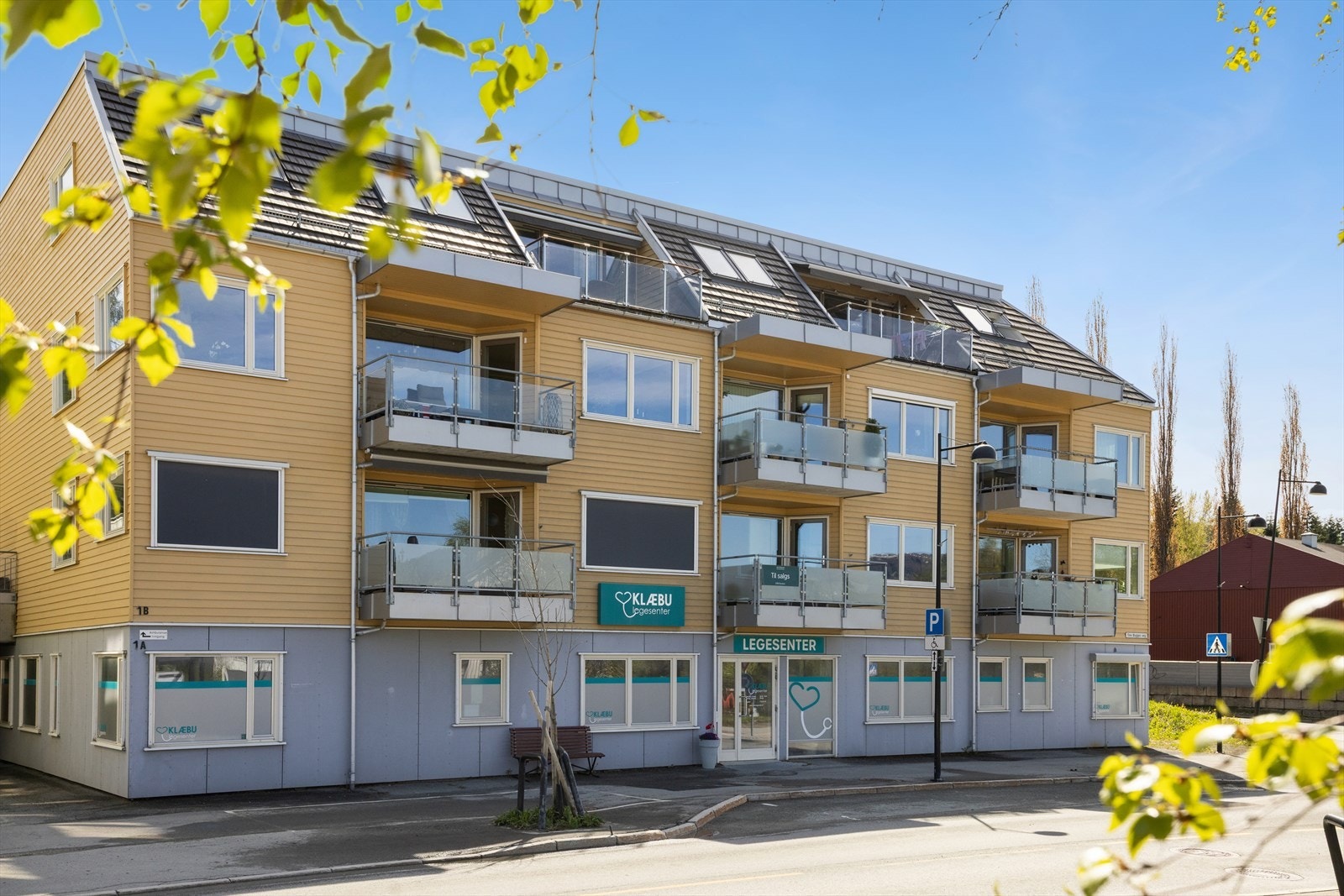 Sentral beliggenhet med alle daglige servicetilbud innenfor gangavstand. Galleribilde