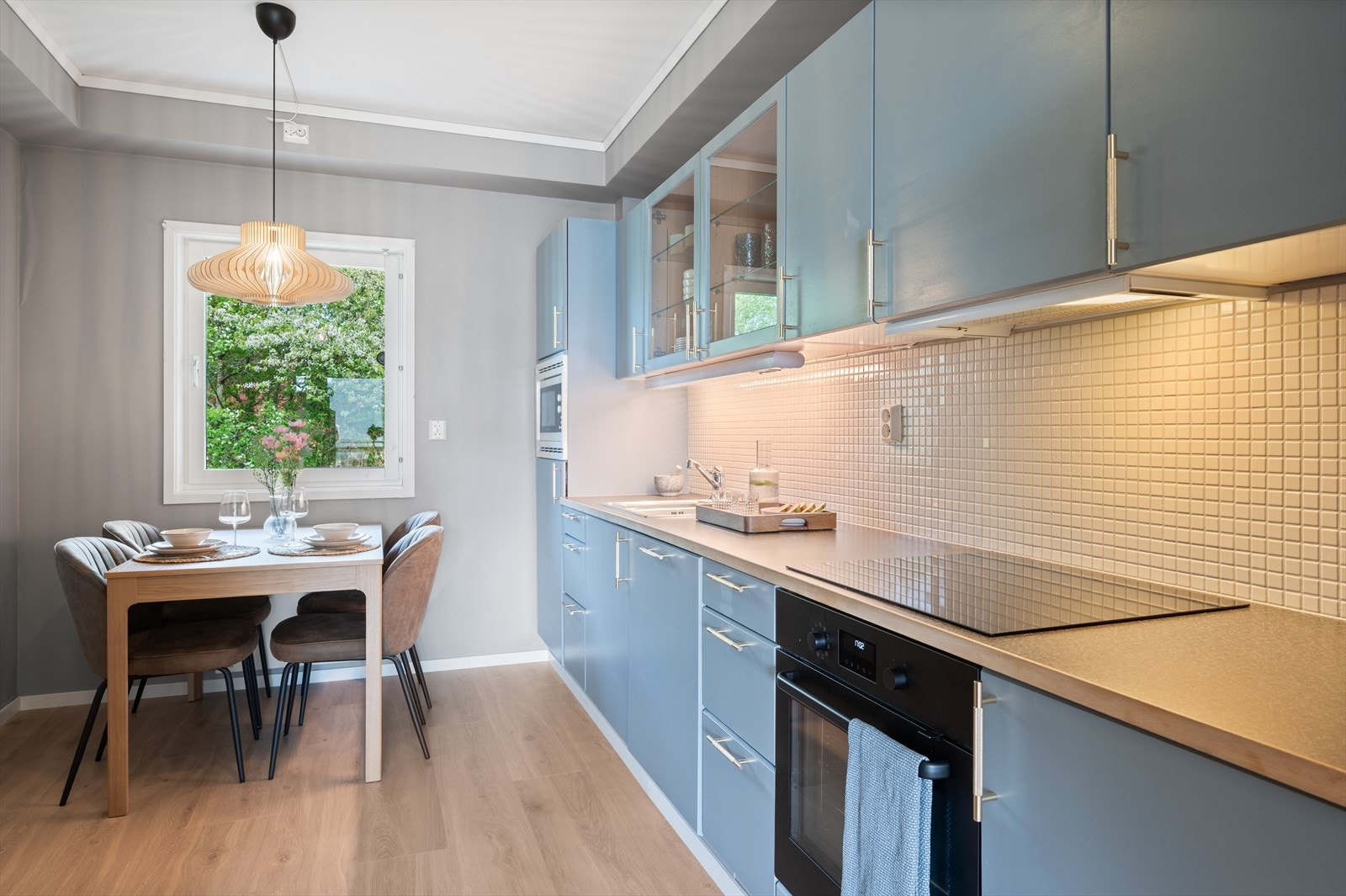 Kjøkkenet er på 11m² og har plass til sittegruppe Galleribilde