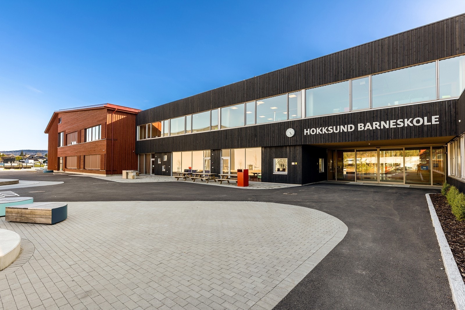 Det er trygg og kort vei til Hokksund barneskole, som ligger omtrent 800 meter unna. Galleribilde