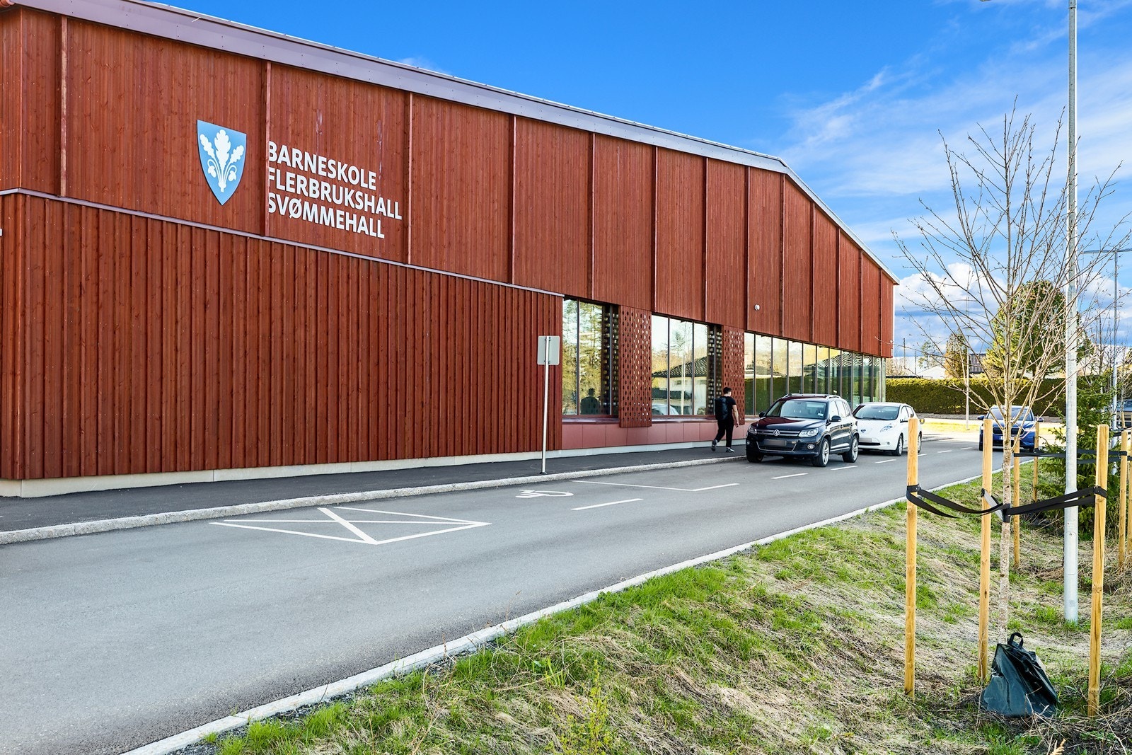 Loesmoen idrettspark med flerbrukshall og svømmehall ligger kun fem minutters gange fra boligen. Galleribilde