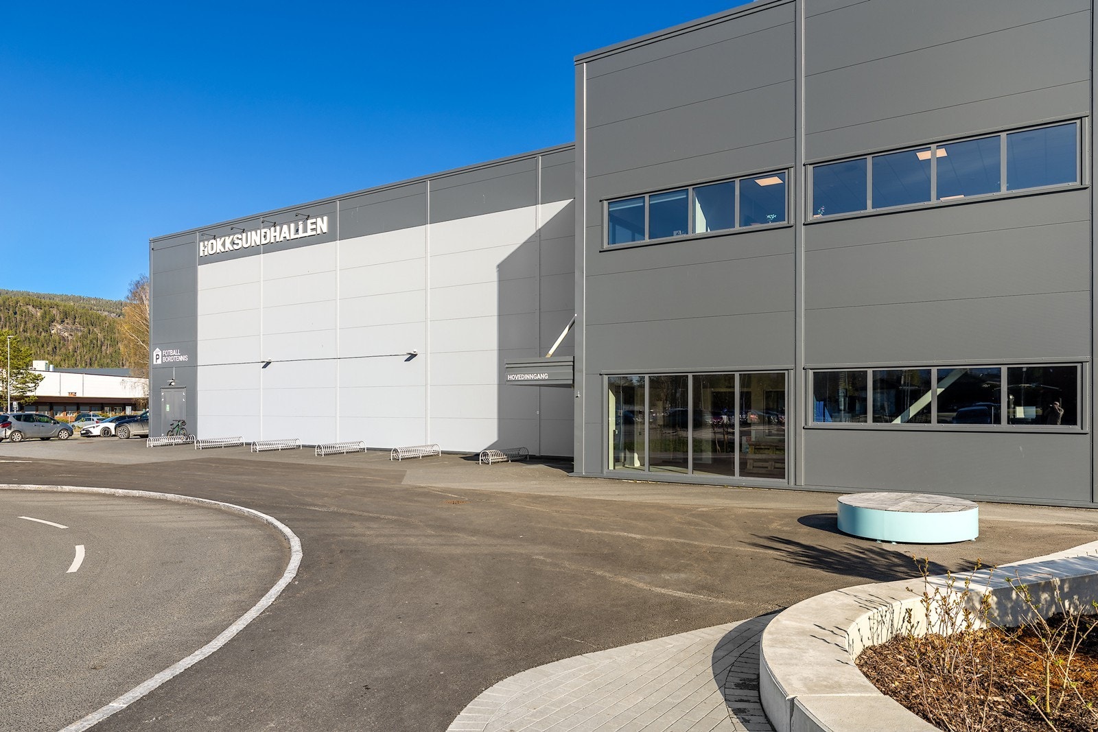 Hokksundhallen er en av flere sportsfasiliteter i nærområdet. Galleribilde