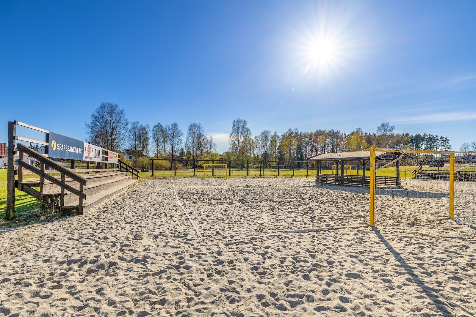 Sandhåndballbane ved Loesmoen idrettspark, som ligger i umiddelbar nærhet. Galleribilde