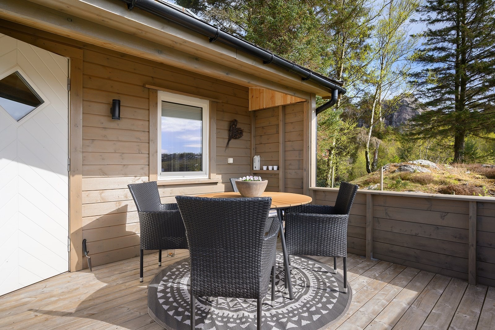 Terrasse på 12 m² med inngangspartiet. Galleribilde