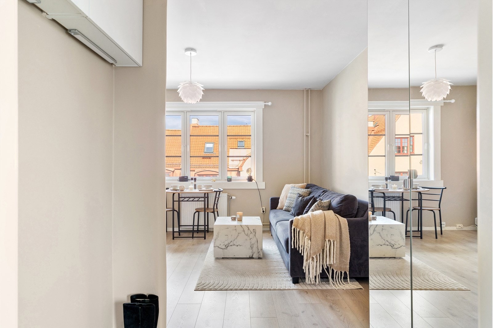 Velkommen inn! Her får du et umiddelbart lyst, godt førsteinntrykk av boligen. Galleribilde