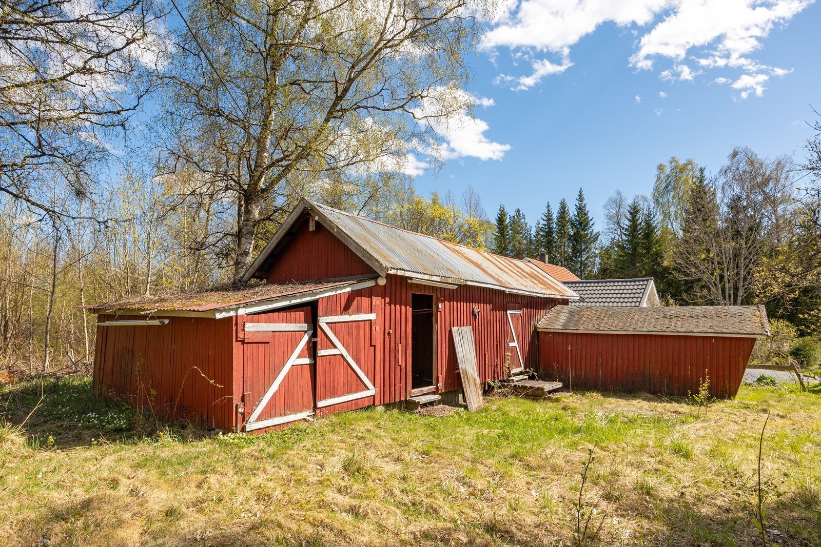 Garasjen har i likhet med boligen behov for oppgradering. Galleribilde